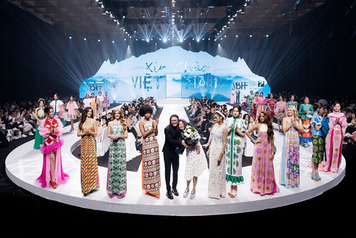 Vietnam beauty queens light up the stage at Fashion Fest 2024