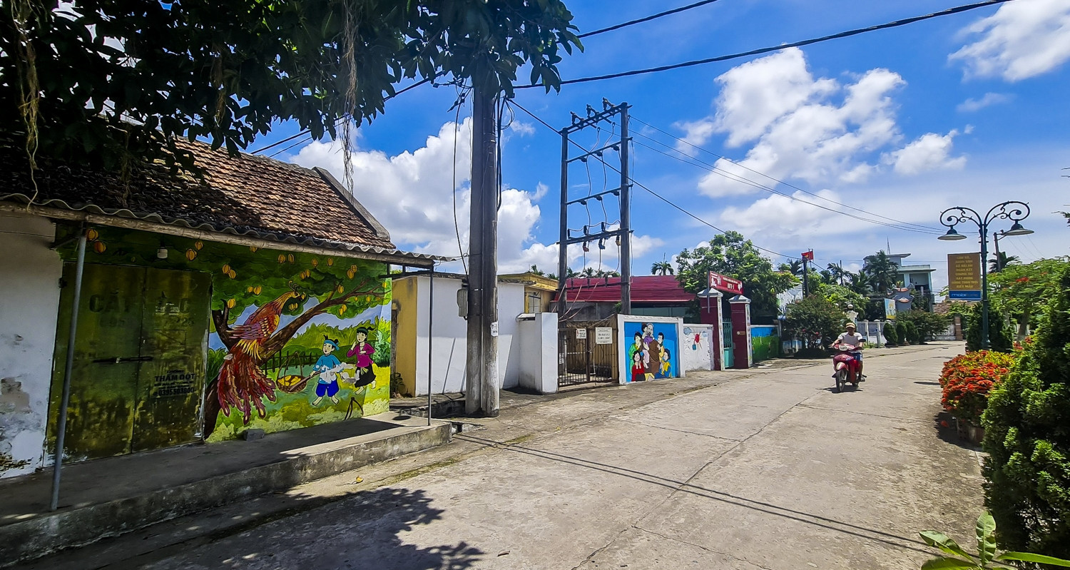2km of art: Nam Dinh's longest mural road celebrates local heritage