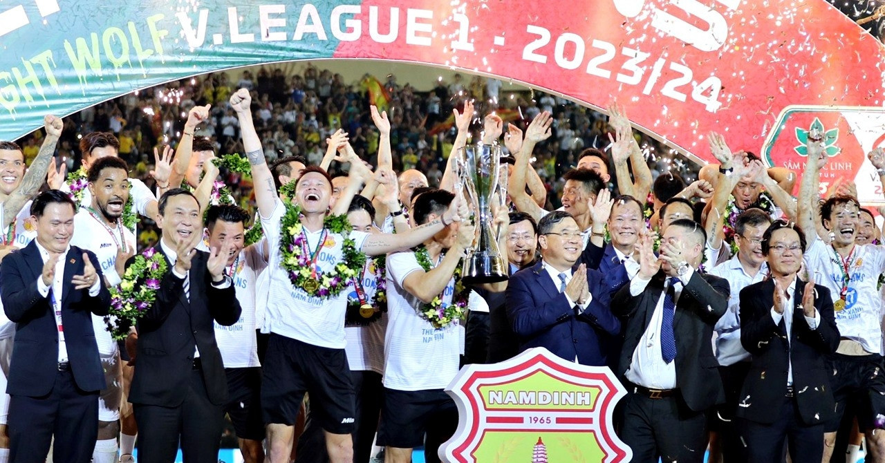 Nam Dinh wins V-League after 39 years