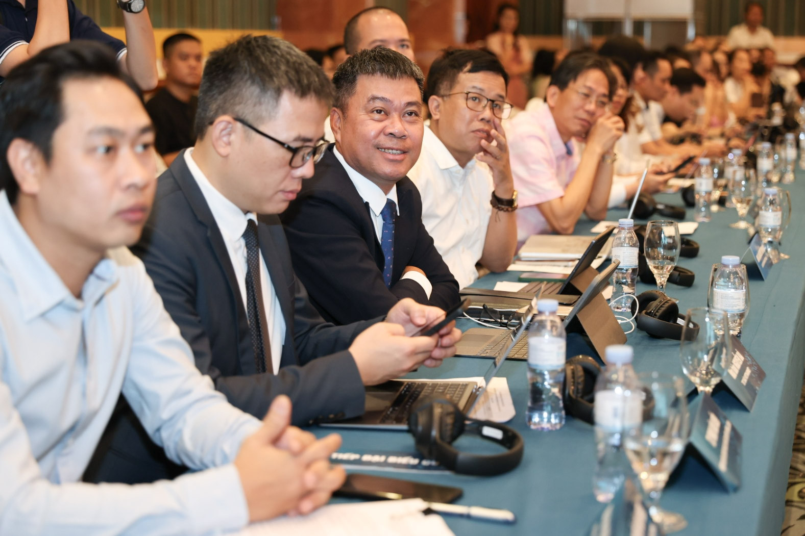 For press agencies, revenue from readers increasingly important