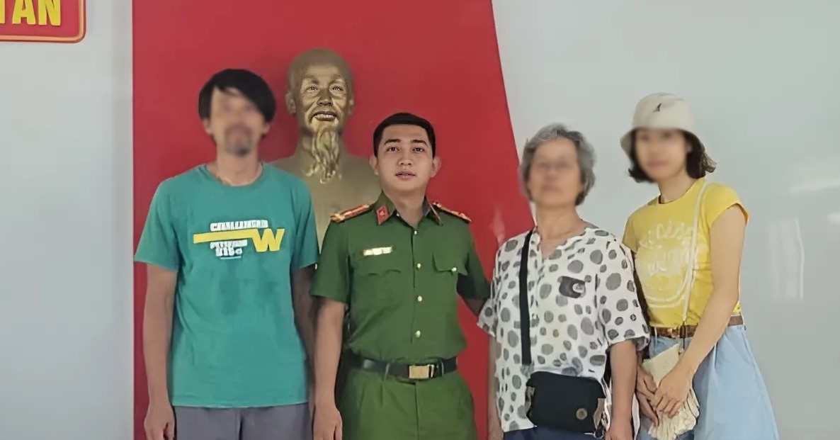 Korean tourist assisted by local police after getting lost in Quang Nam