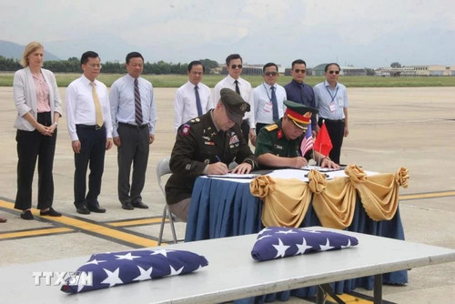 Vietnam, US step up post-war recovery cooperation