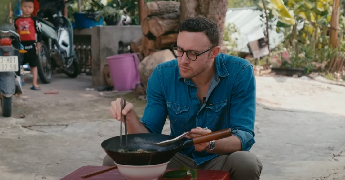 Australian YouTuber dares to try Vietnam’s most challenging dish in Ha Giang