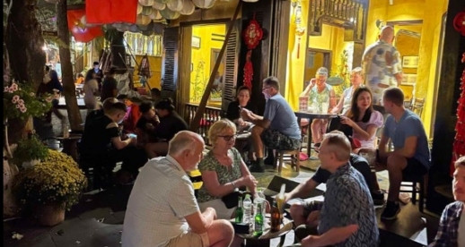 Foreign tourists spend 40% of their budget on food and drink in Vietnam