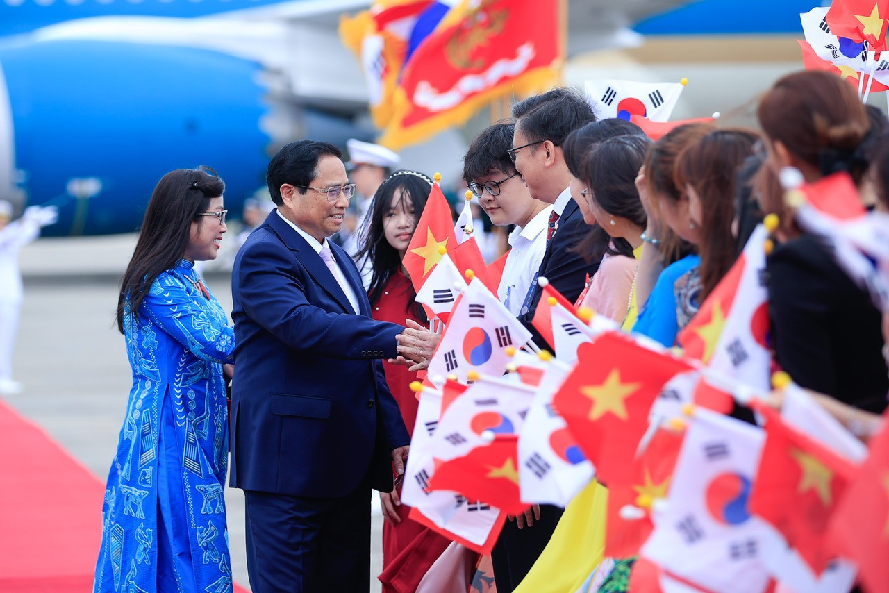 Vietnam's Prime Minister Pham Minh Chinh Welcomed In Seoul