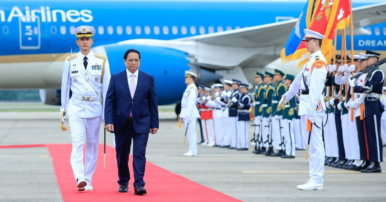 Vietnam's Prime Minister Pham Minh Chinh welcomed in Seoul