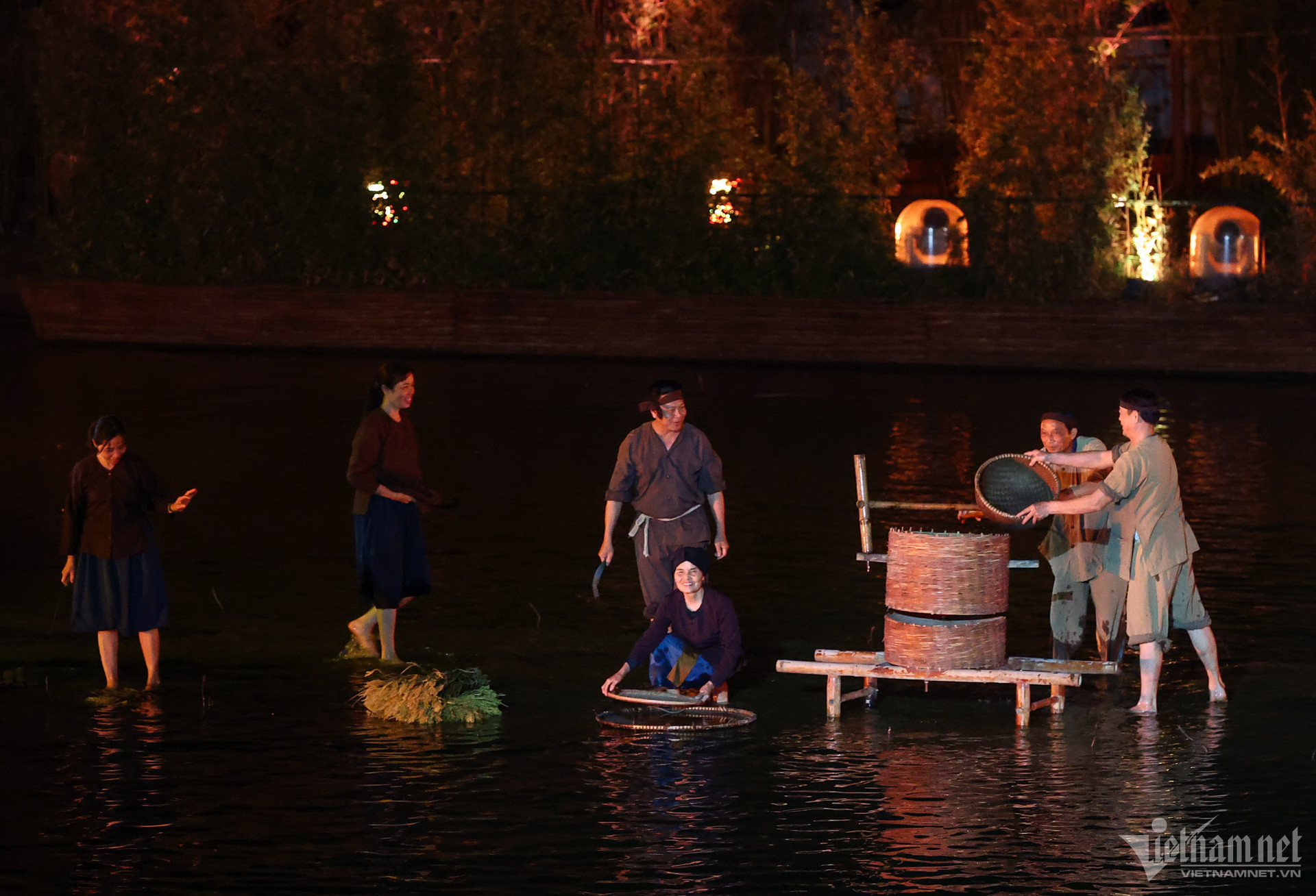 night tour PhamHai.jpg