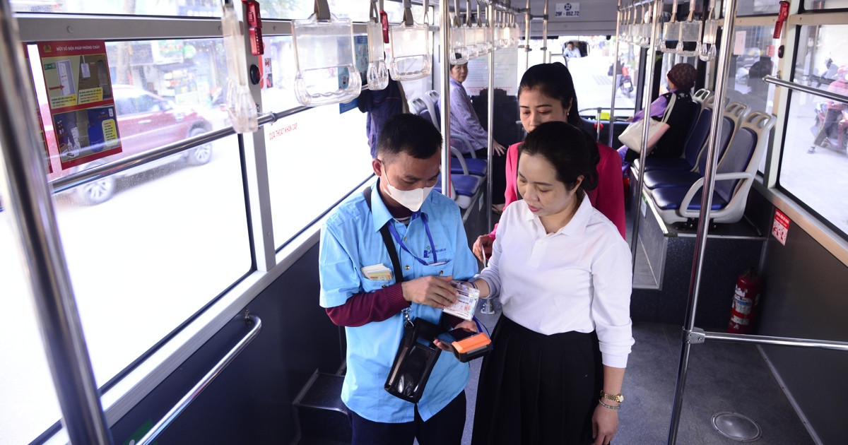 bus ticket CongHung.jpeg