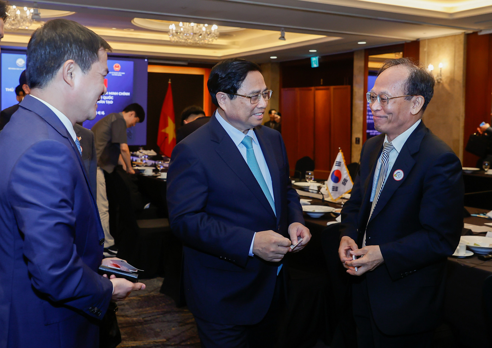 Thutuong nhakhoahoc.jpg