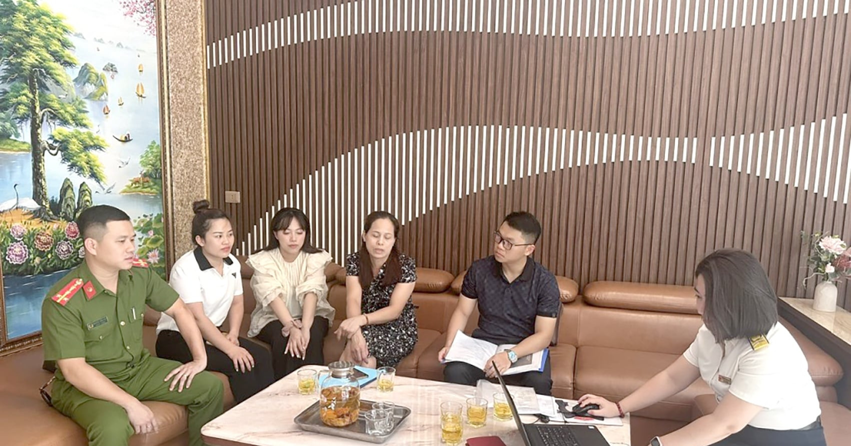 Ha Long investigates accommodation scams after tourist complaint