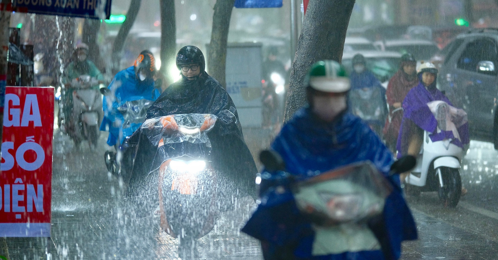 Meteorologists predict heavy rain and storms in Northern Vietnam