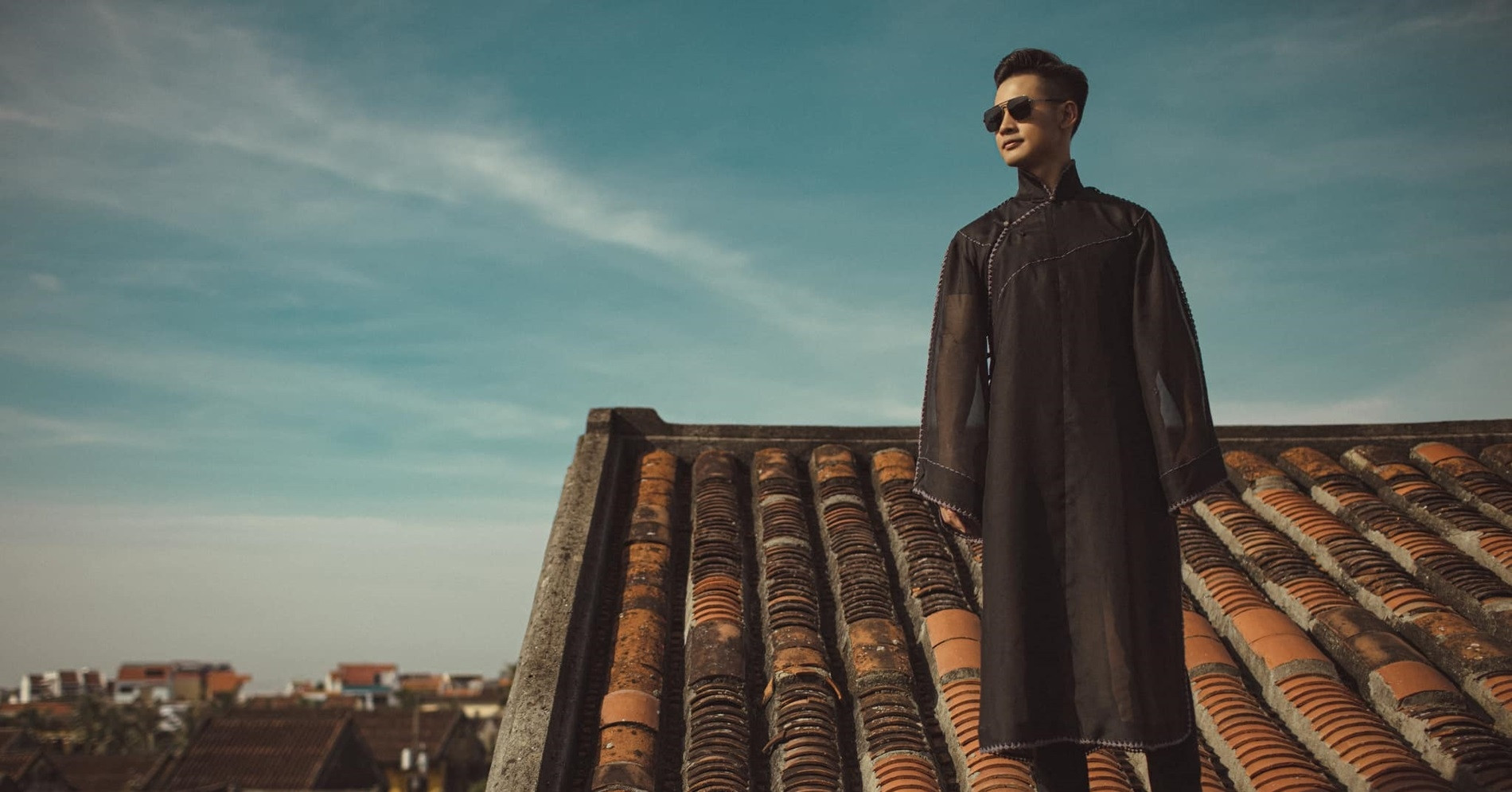 Cafe owner refuses singer Duc Tuan permission for a photo shoot on the roof in Hoi An