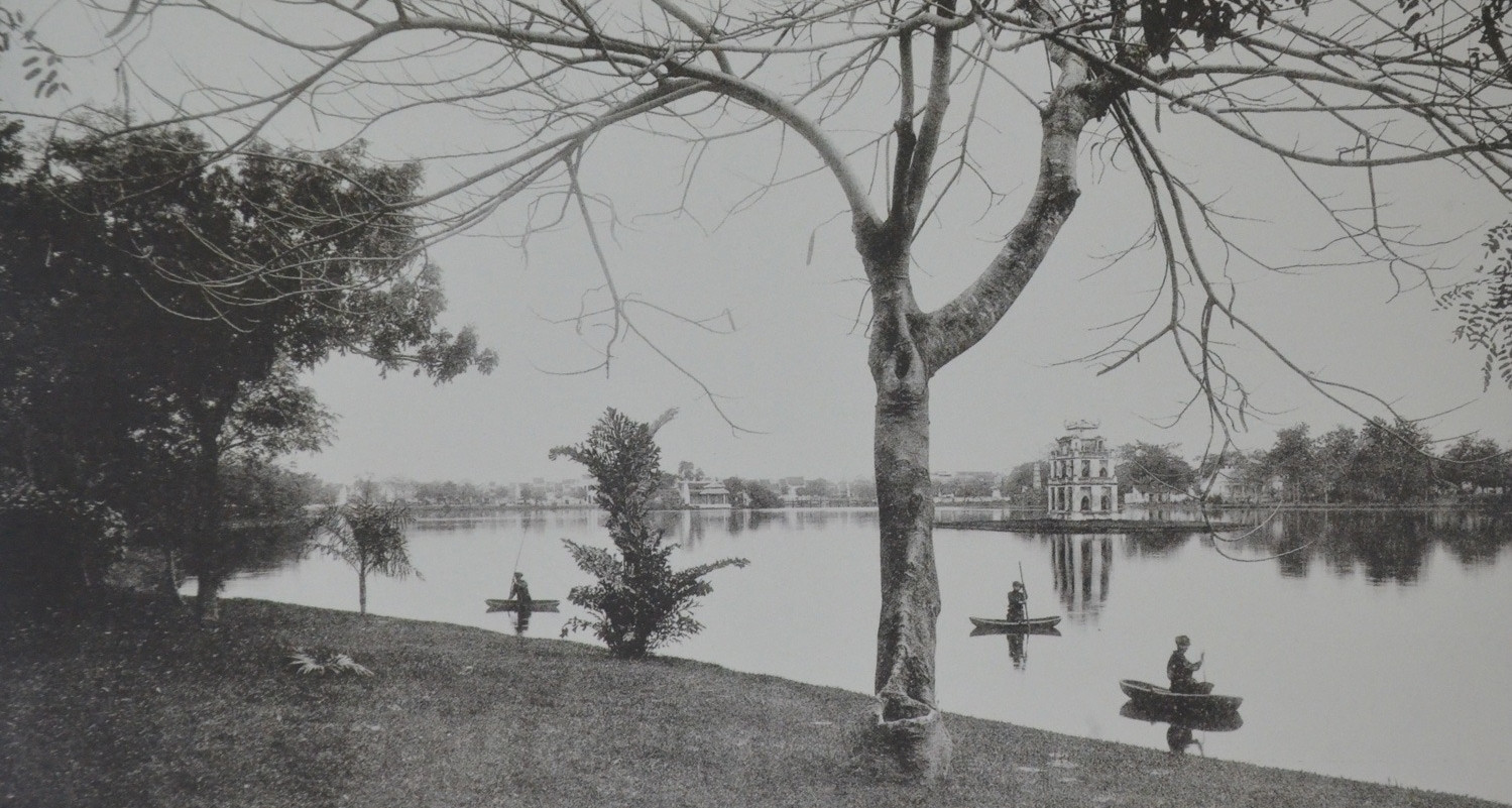 Journey back in time: Hanoi's Hoan Kiem lake over a century ago