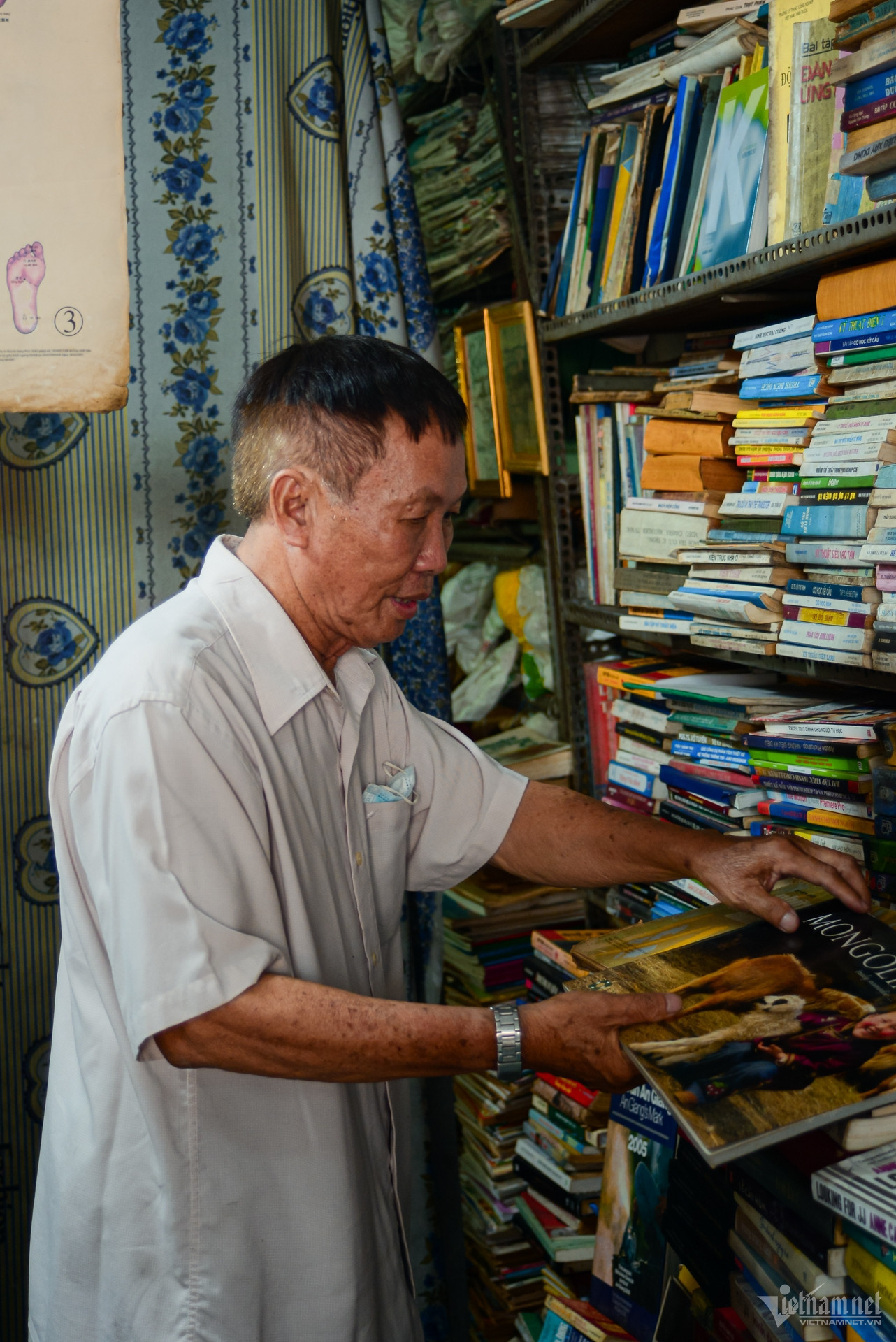 W-tiệm sách cũ_ 3.jpg