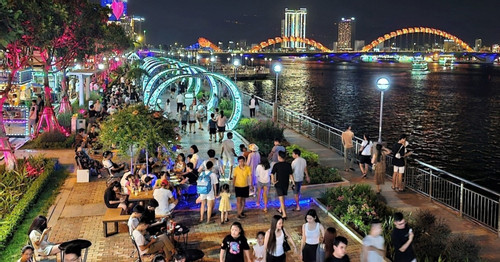 Discover Da Nang’s scenic pedestrian street along the Han River