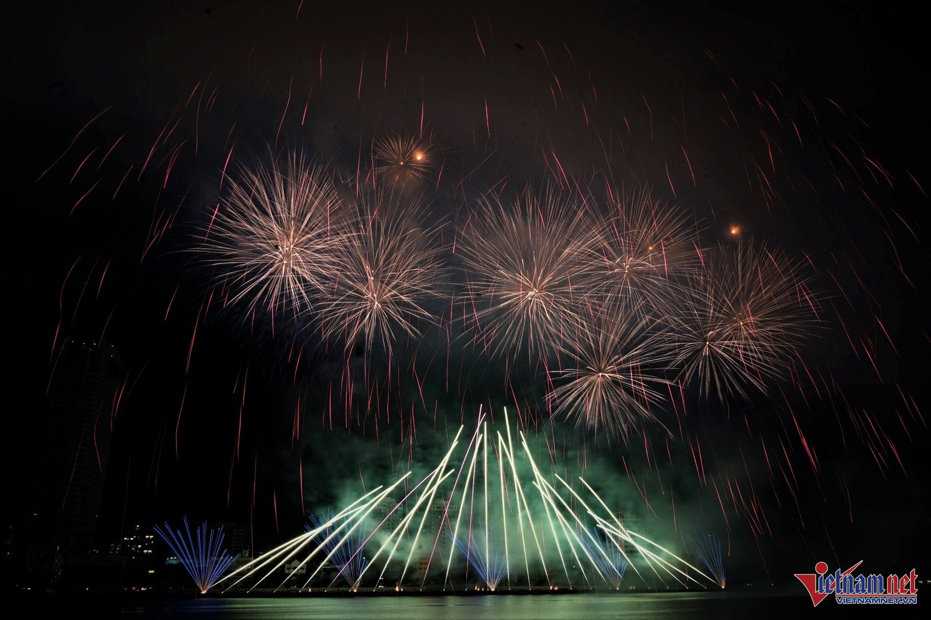 W-phao hoa trung3.jpg