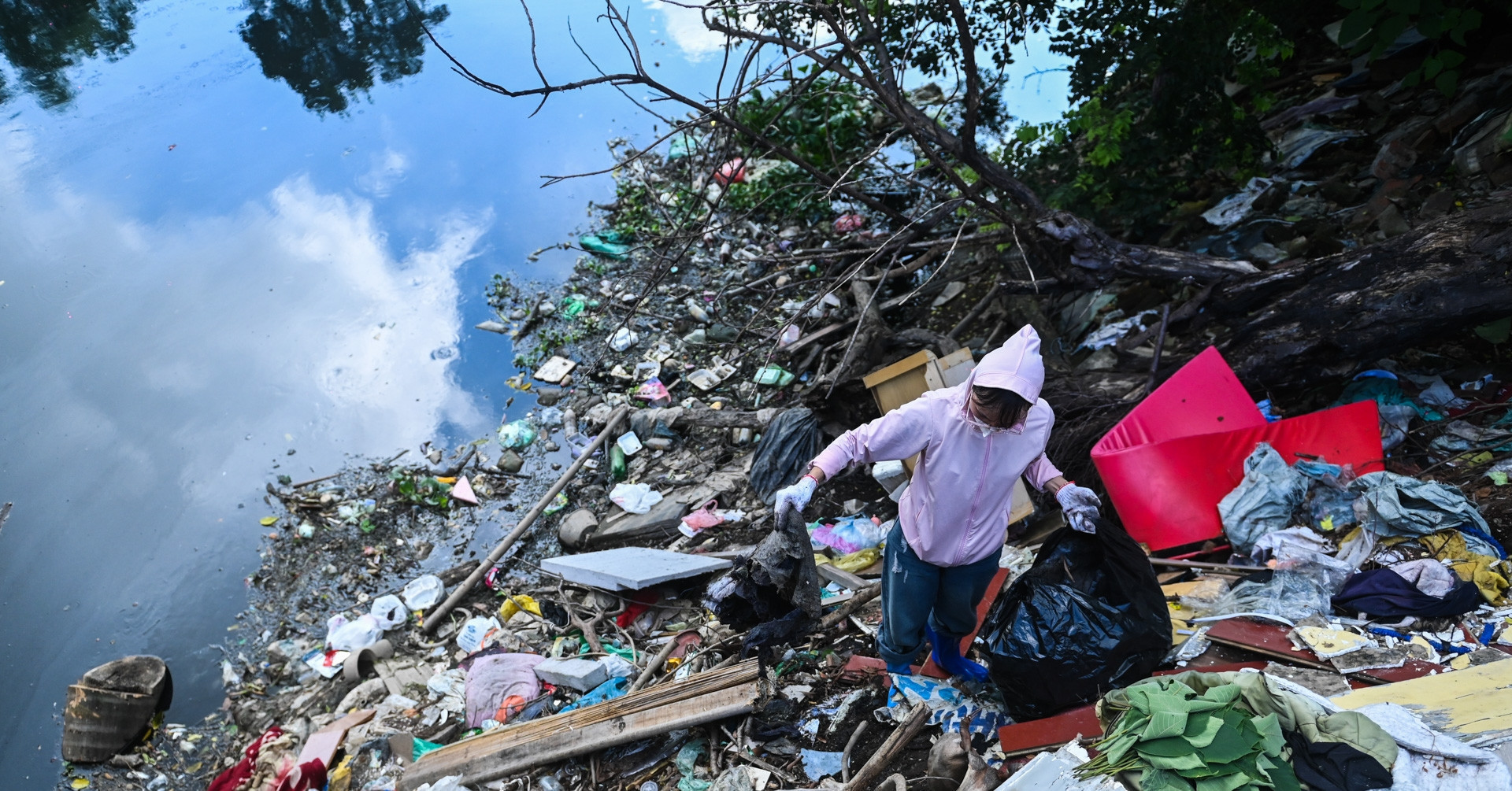 Severe pollution continues to plague Hanoi's rivers despite cleanup efforts