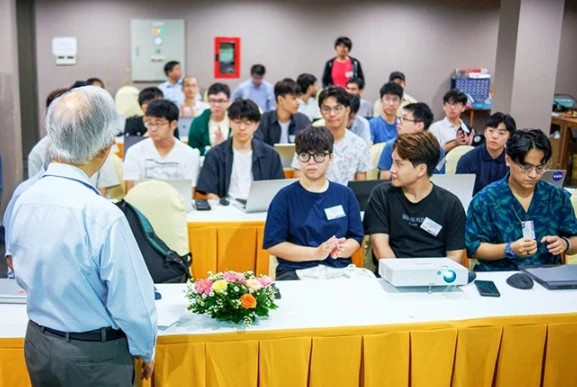 Vietnam School on Neutrinos 2024 opens in Quy Nhon