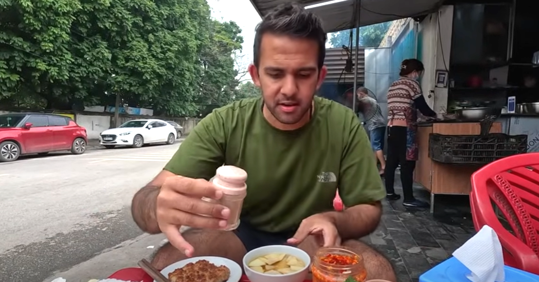 Foreign travelers enthralled by Ninh Binh's unique Bun Cha Quat