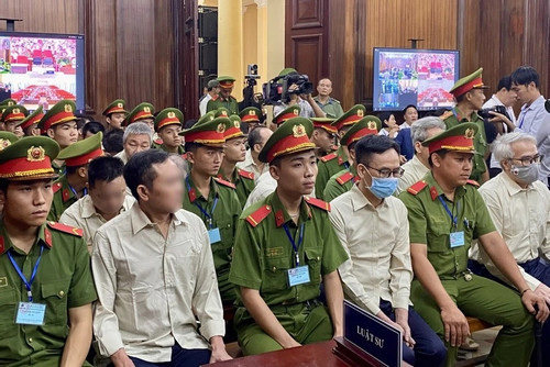 HCM City court begins trial of corruption case at Vietnam Register