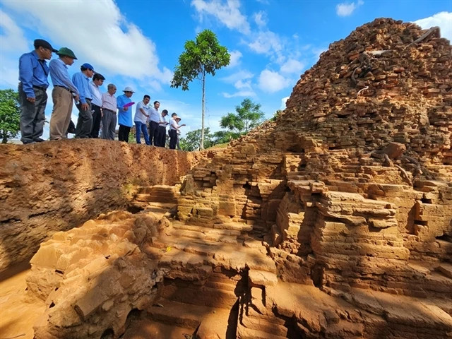 Ancient Buddha statue head unearthed in Thua Thien-Hue