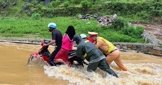 Vietnam prepares for impact of Typhoon Prapiroon and potential flooding
