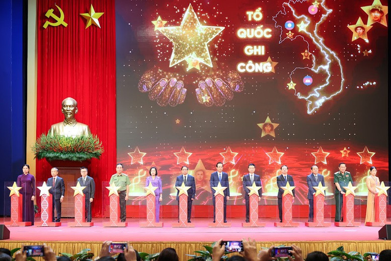 tri an nguoi co cong.jpg