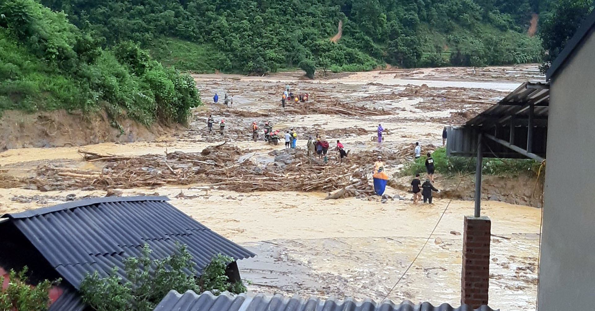 Dien Bien flash floods: Hundreds of homes damaged, villagers in sock