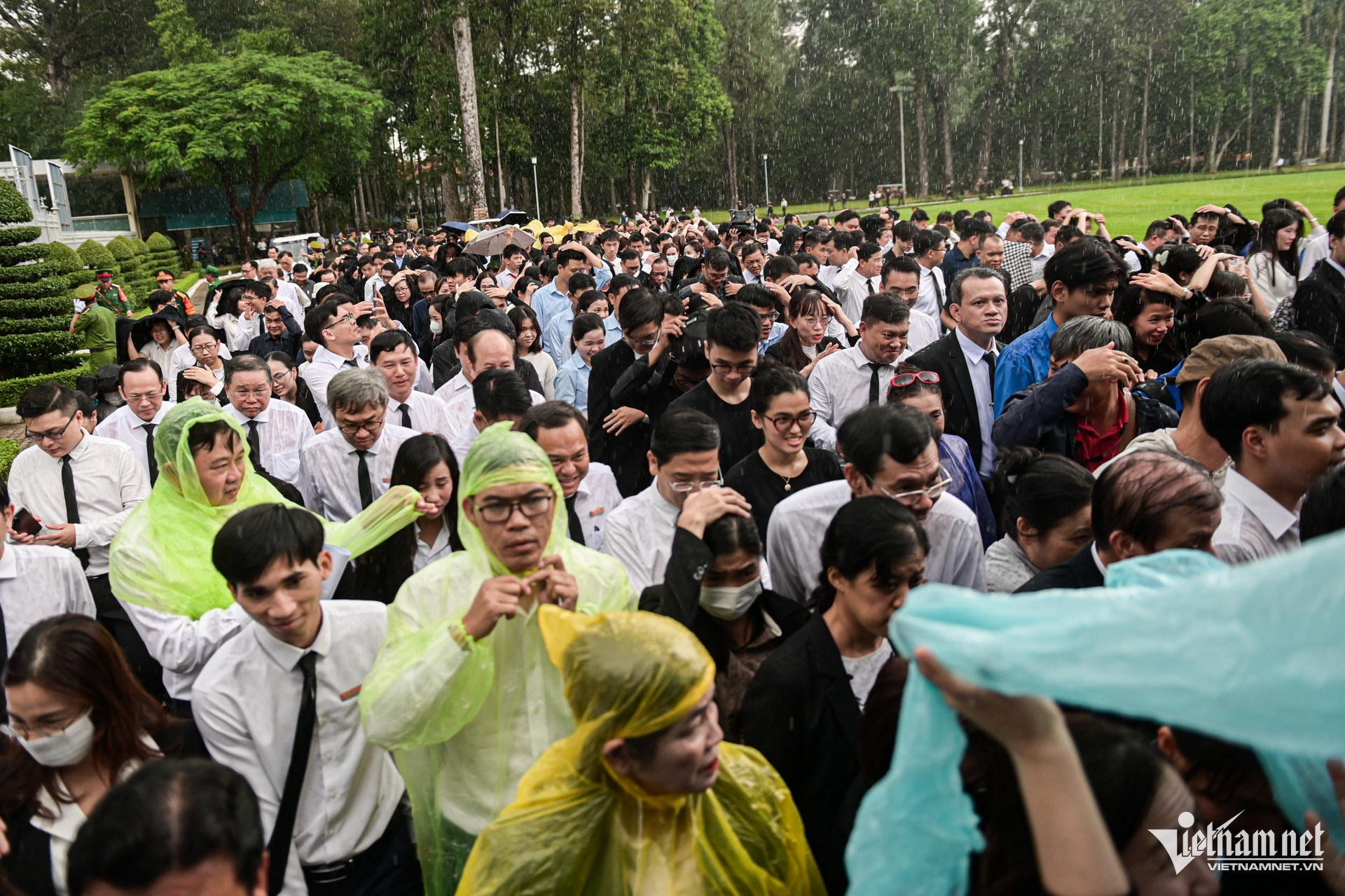 W-viếng TBT Nguyễn Phú Trọng TPHCM 10.jpg