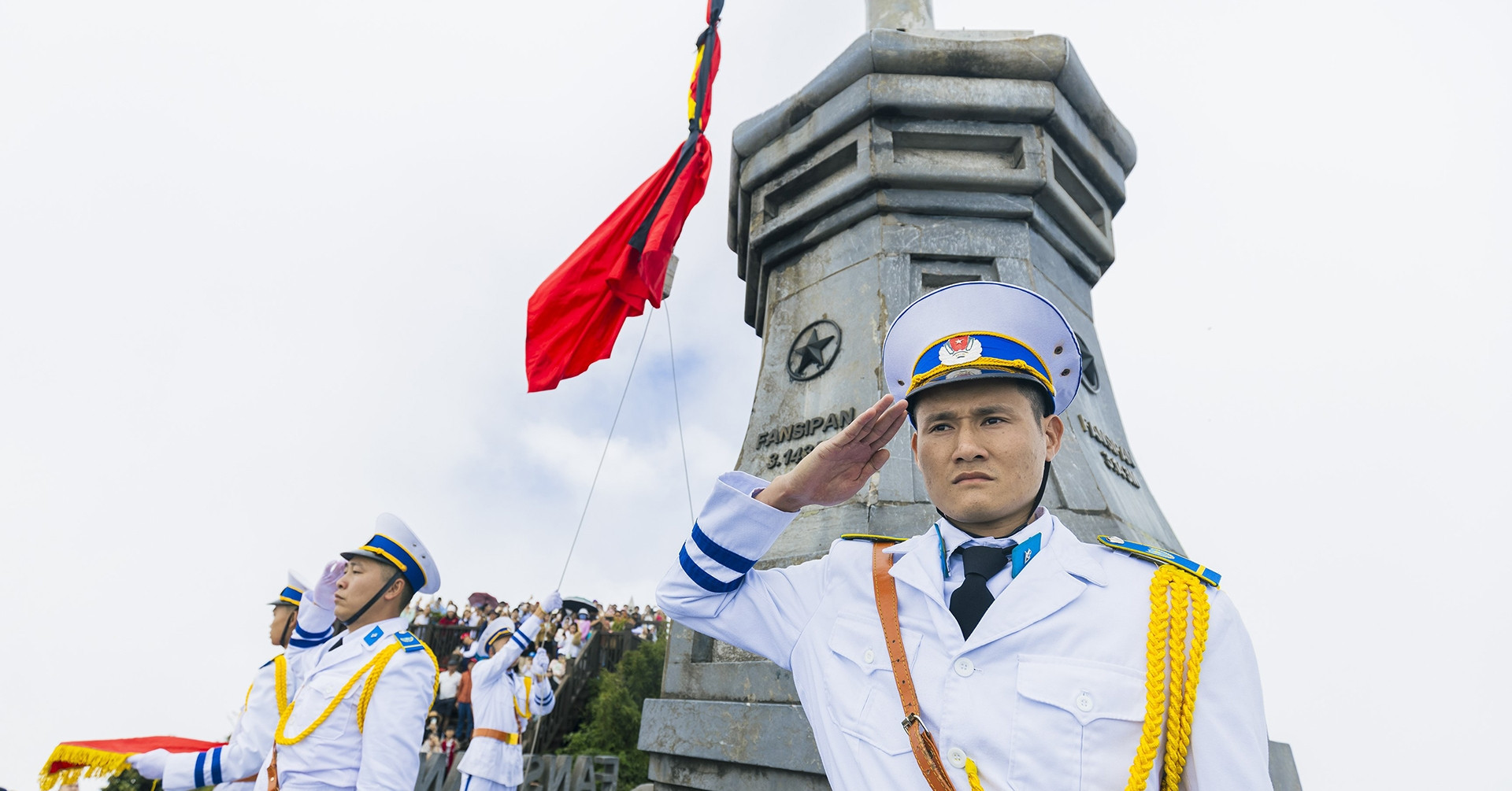 Across VN, citizens mourn Party Chief Nguyen Phu Trong through live broadcasts