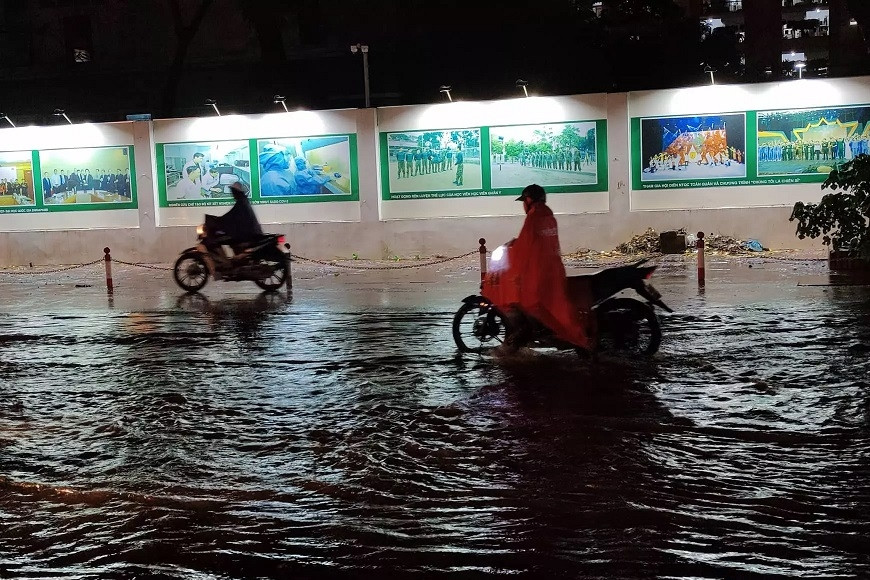 Up to 300mm of rain expected in Northern Vietnam amid flood warnings