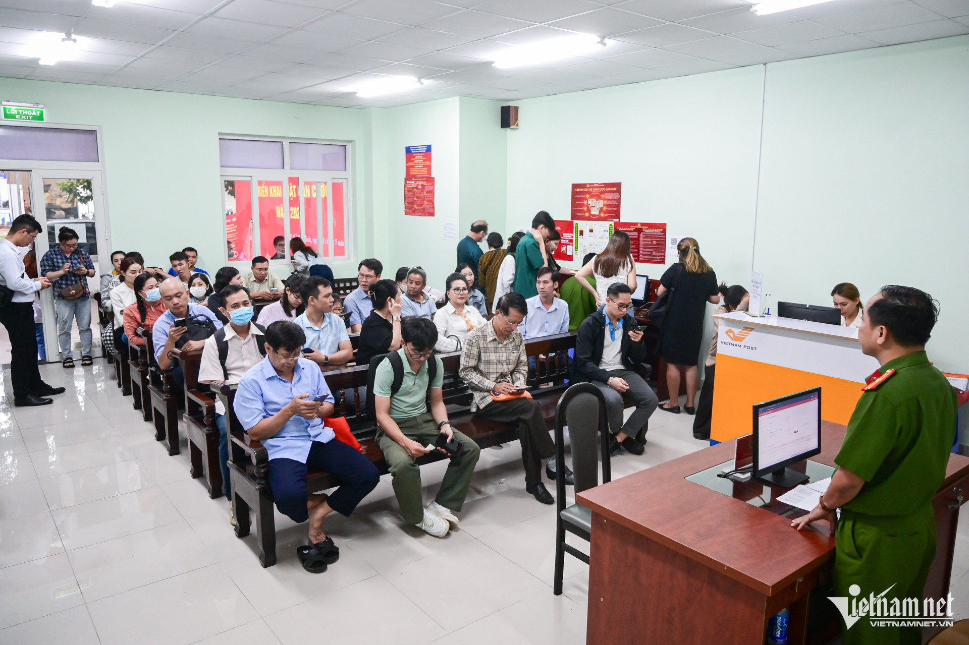 Elderly and children in Ho Chi Minh City apply for new iris-enabled ID ...