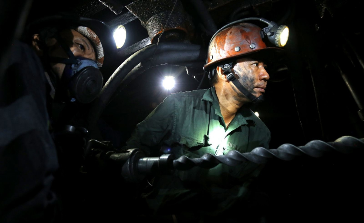 coal mine accident kills five in vietnam picture 1