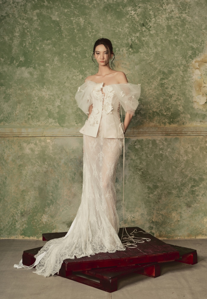 Unique wedding dress made from 2,000 origami flowers by Vietnamese designer