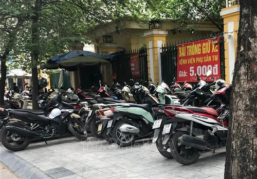 Hanoi accelerates cashless payments for parking fees
