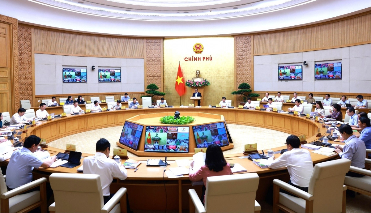 vietnam moves to revise gdp growth scenario for 2024, sticks to 7 rate picture 1