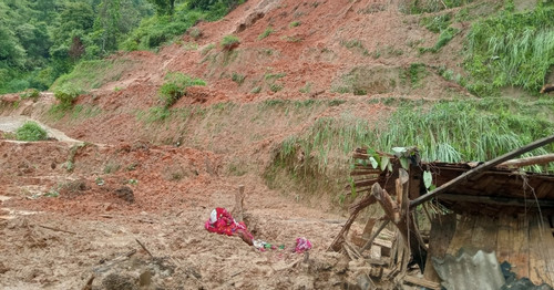 Floods and landslides devastate Ha Giang, child dies in house collapse