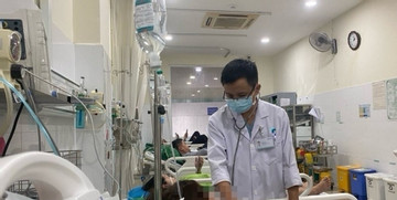 Eight bank workers hospitalized due to carbon monoxide poisoning in Da Nang