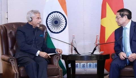 PM Pham Minh Chinh receives Indian chief diplomat in New Delhi