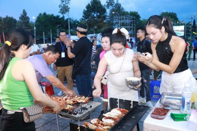 First-ever lobster festival held in Khánh Hòa’s Cam Ranh City