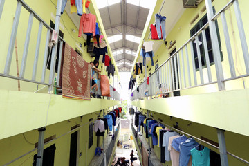 Room rents skyrocket, students in Hanoi live in ‘matchboxes’