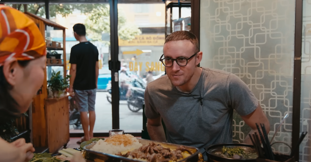 'Giant' rodent meat in Hanoi impresses Australian YouTuber