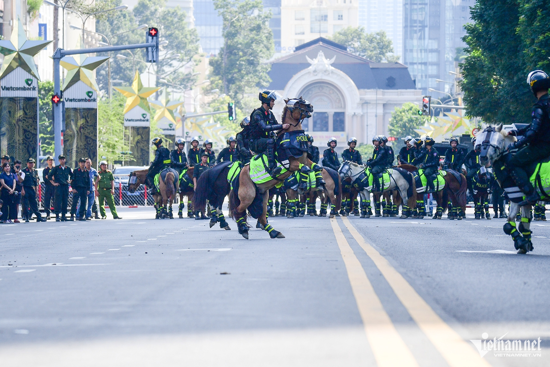 W-kỵ binh TPHCM 20.jpg