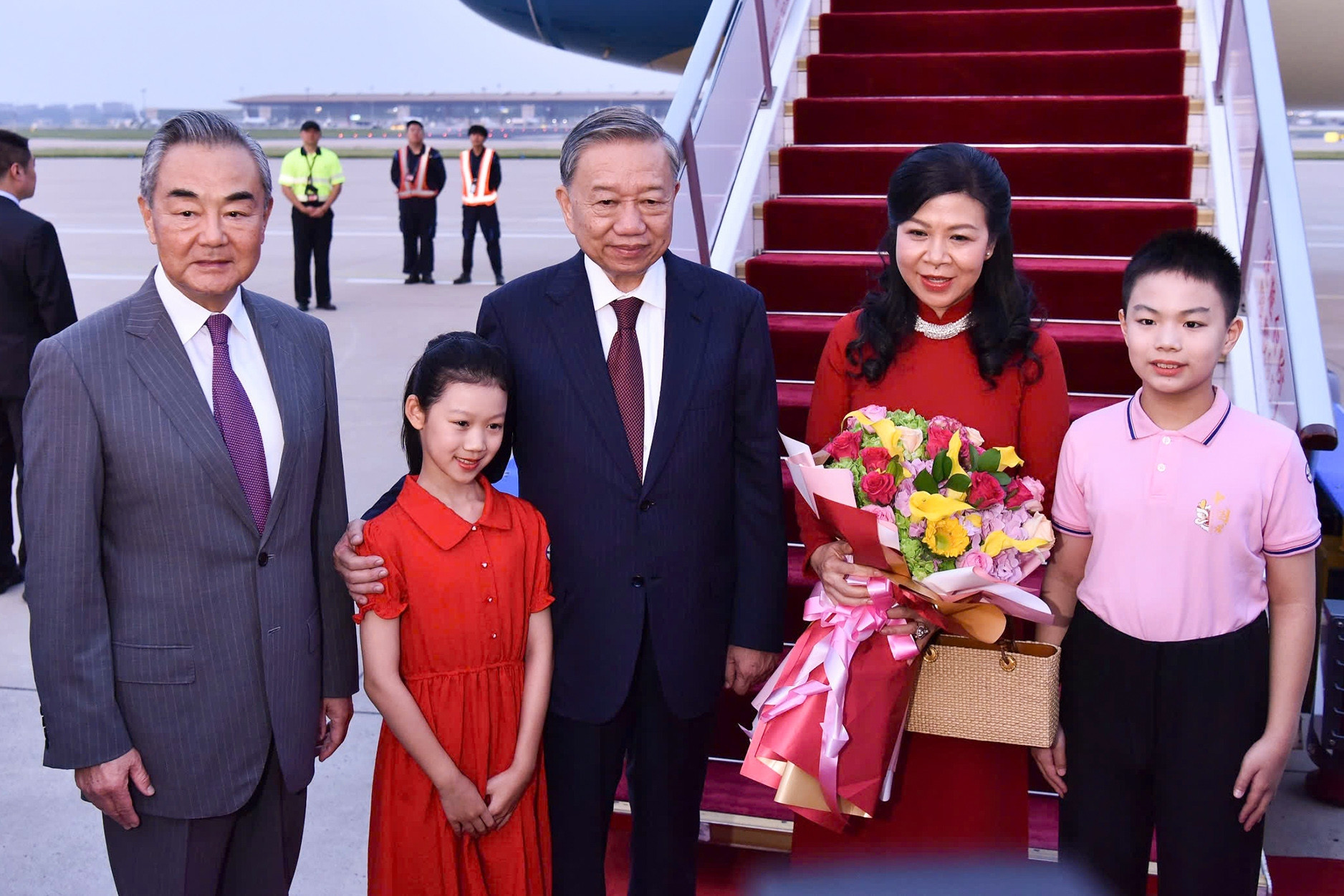 Party General Secretary, State President To Lam arrives in Beijing