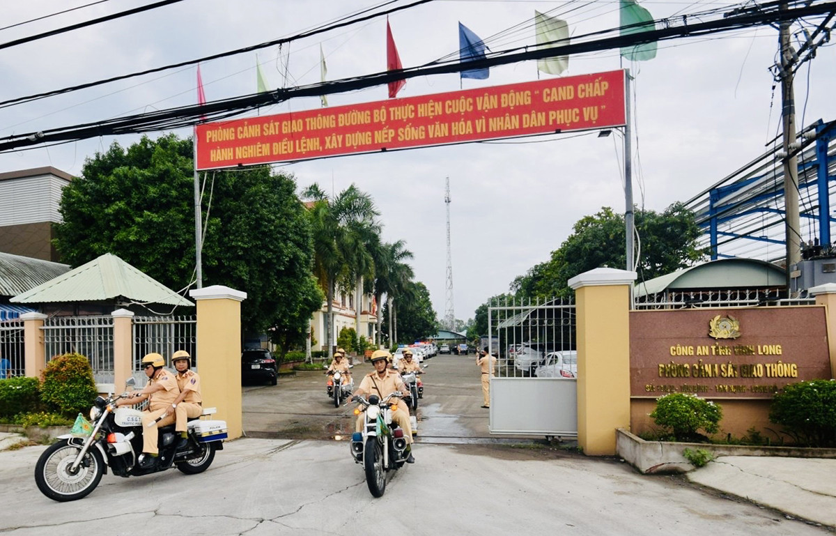 police conganVinhLong.jpg