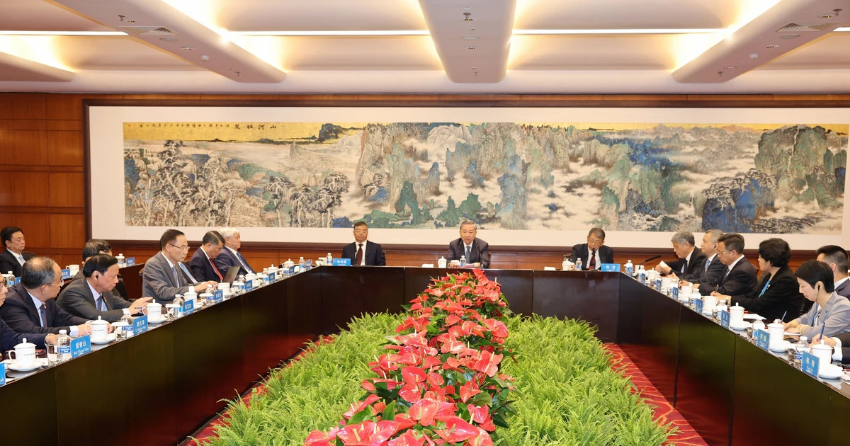 Top leader of Vietnam visits Central Party School of China