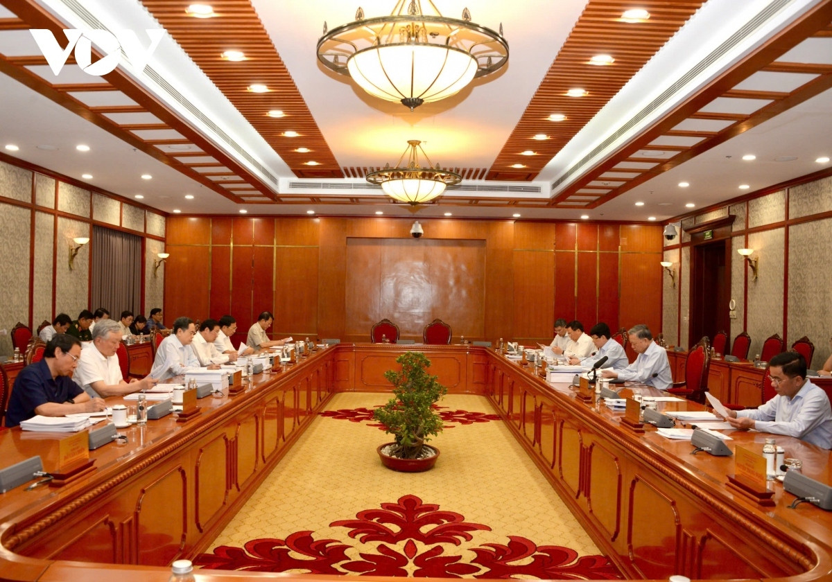 politburo examines ho chi minh city development planning till 2050 picture 1