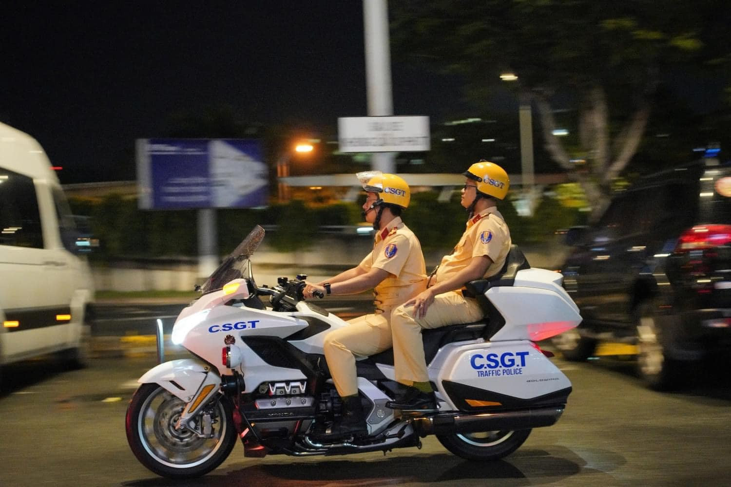 van chuyen tang 4.jpg