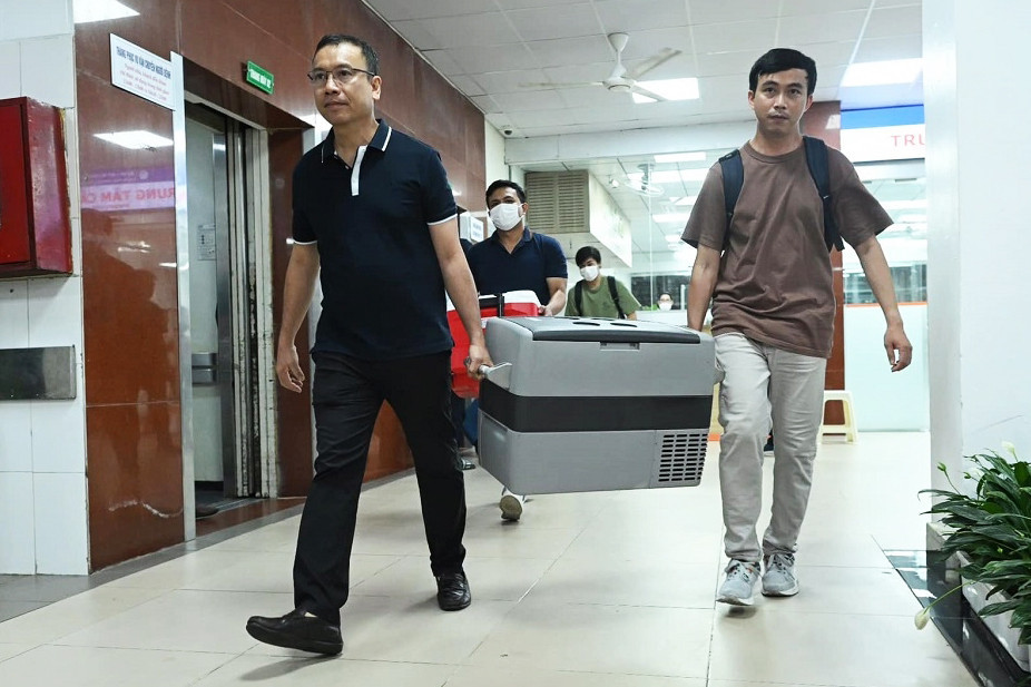 van chuyen tang 3 1517.jpg