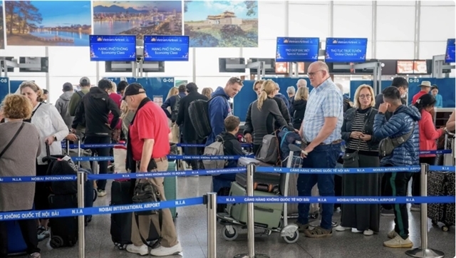 Int’l passenger volume via airports sees strong growth in first 8 months